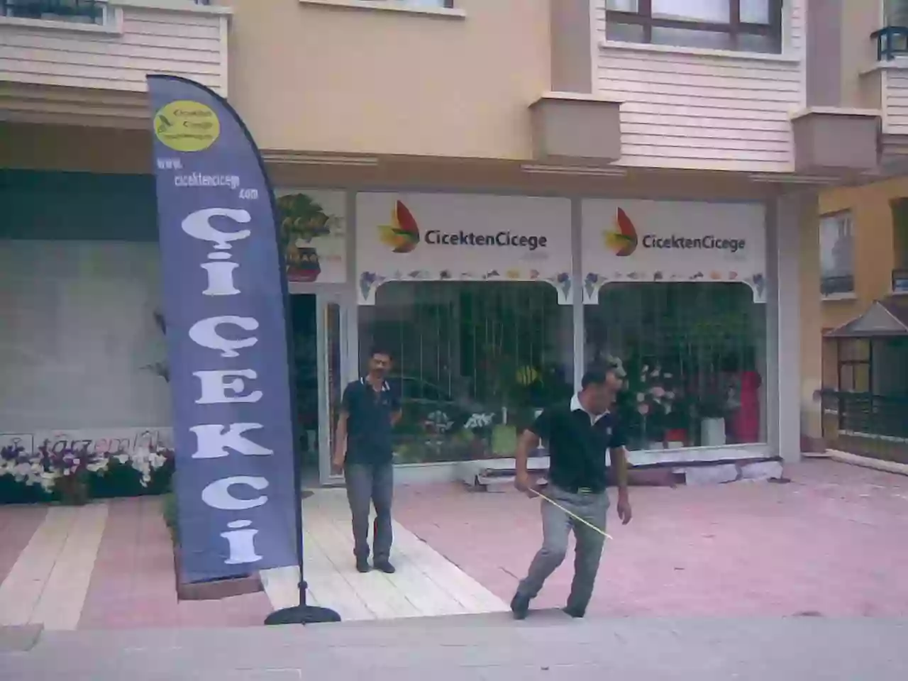 Çiçekçi Yol Bayrağı Örnekleri